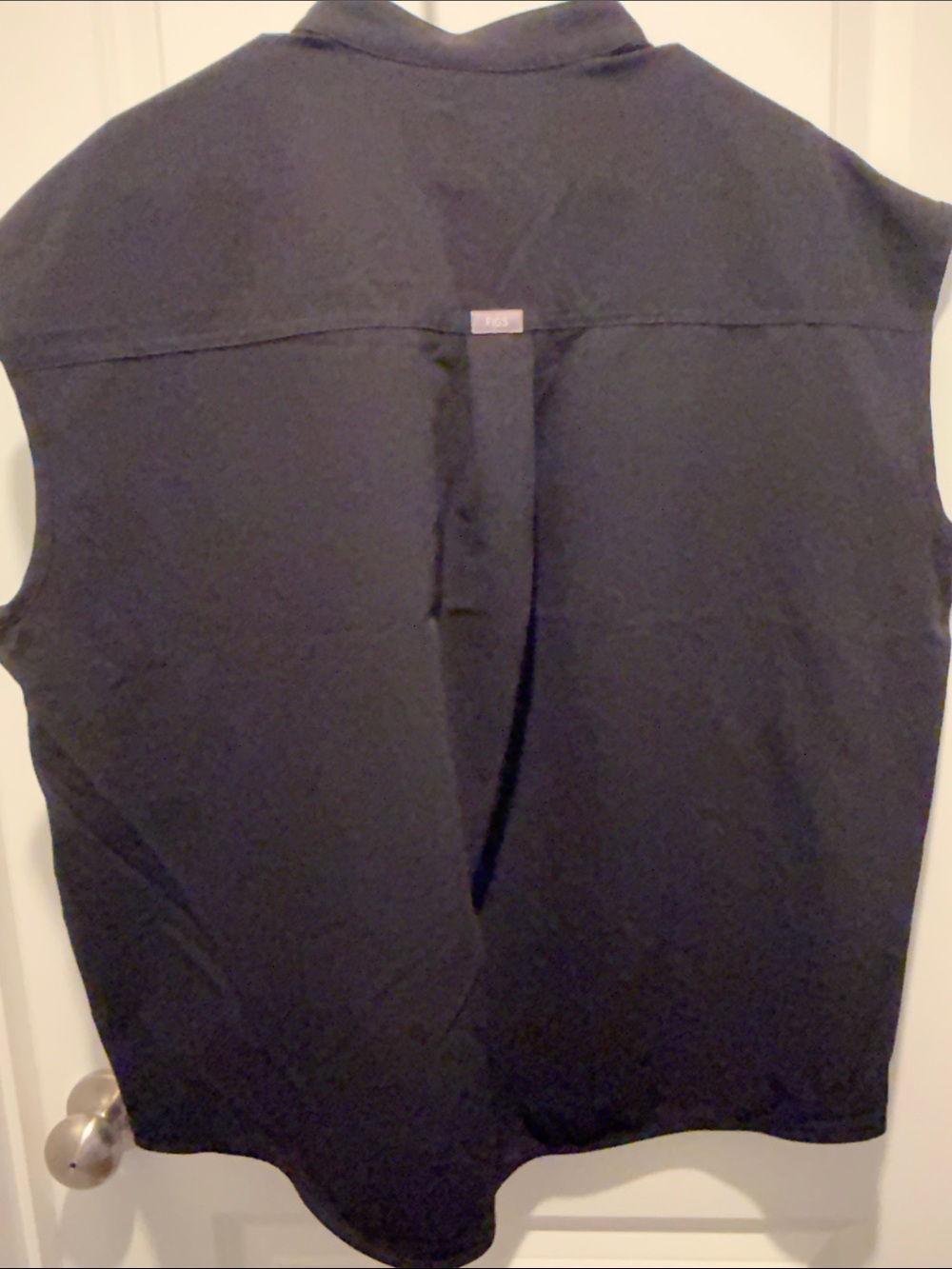 Women’s FIGS Rafaela Oversized Scrub Top - Picture 3 of 5